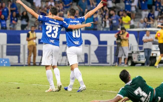 Cruzeiro derrotou o Goiás em jogo complicado