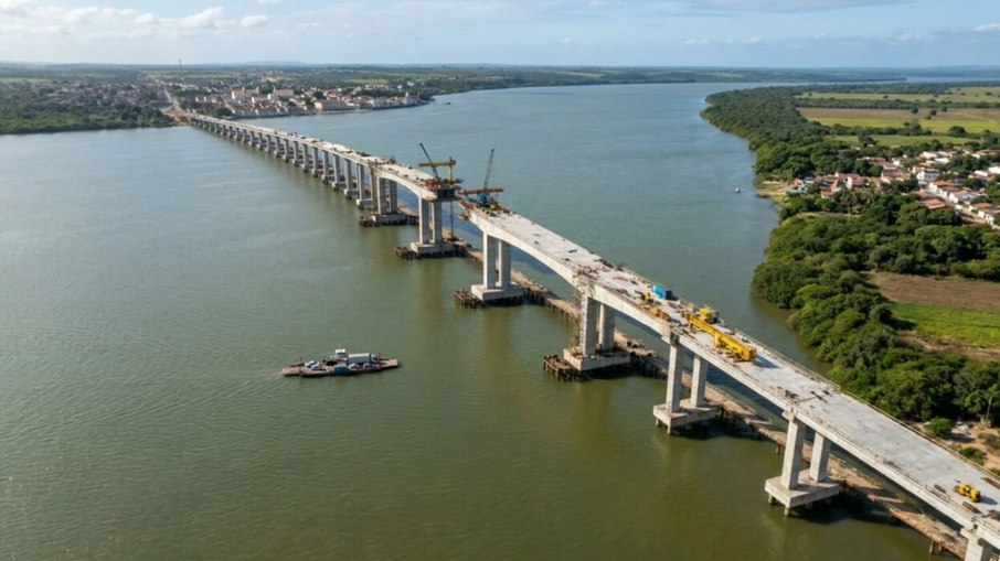 Ponte no Rio São Francisco que conecta Alagoas e Sergipe Ponte no Rio São Francisco que conecta Alagoas e Sergipe