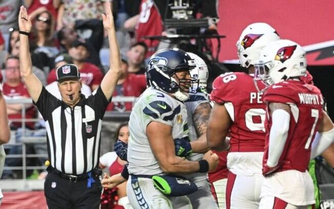 Cardinals perdem a chance do topo da NFC West com derrota para o rival Seattle dentro do Arizona