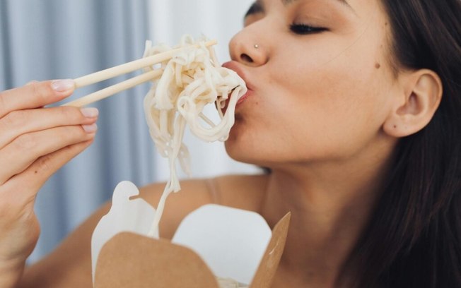 Comer emocional no pós-parto: como lidar com a alimentação no início da maternidade Comer emocional no pós-parto: como lidar com a alimentação no início da maternidade
