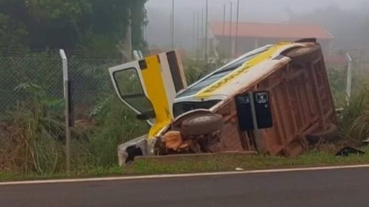 Acidente com van escolar deixa motorista e passageiros feridos na vicinal entre Jaci e Mirassol
