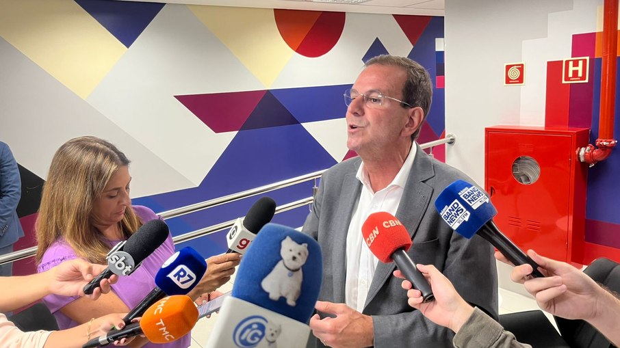 Eduardo Paes (PSD) conversou com a imprensa após evento no Centro de Operações (COR)