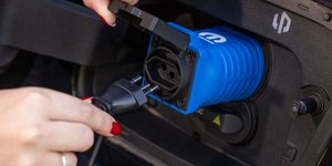 Leapmotor lança adaptador que transforma carro em tomada