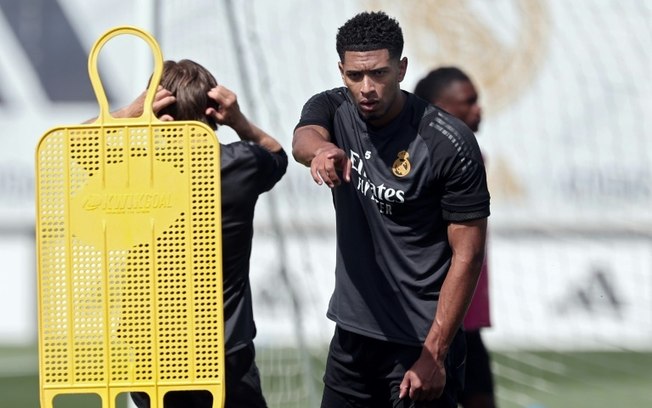 Jude Bellingham durante treino do Real Madrid nesta segunda-feira