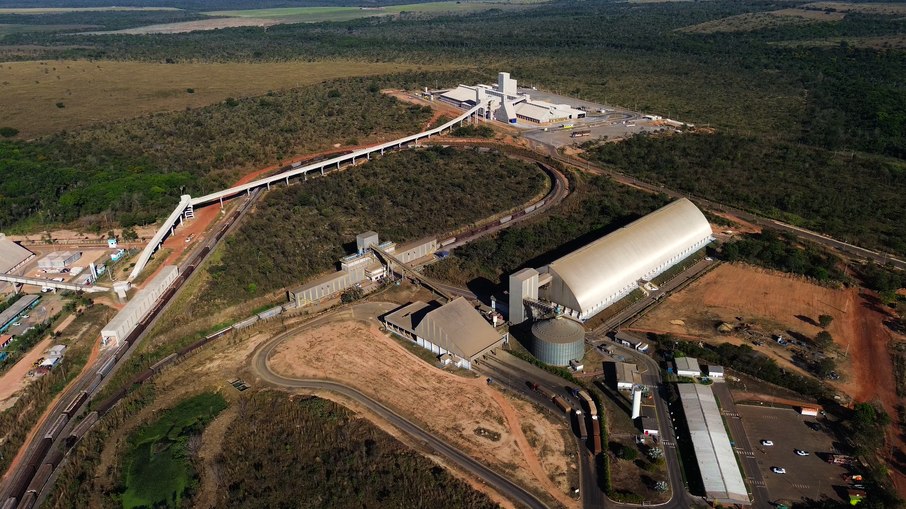 Terminal Integrador da VLI em formato de pera ferroviária, em Palmeirante (TO) Terminal Integrador da VLI em formato de pera ferroviária, em Palmeirante (TO)