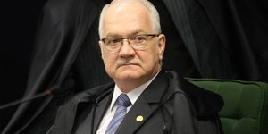 Fachin suspende decisão de Mendonça que afastou diretor da PF