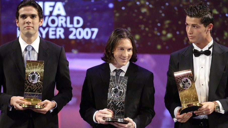 Kaká. Cristiano Ronaldo e Messi dividiram holofotes em 2007