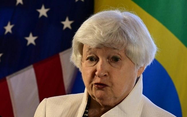 A secretária do Tesouro dos Estados Unidos, Janet Yellen, fala em entrevista coletiva à margem da reunião ministerial do G20 no Rio de Janeiro, em 25 de julho de 2024