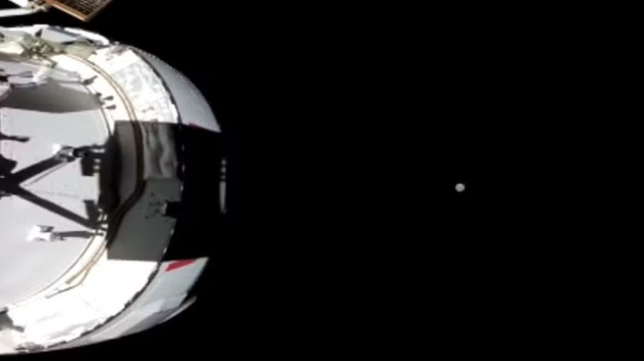 Artemis II: astronautas divulgam 1ª foto da Terra rumo à Lua