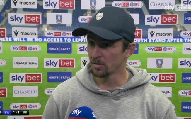 Joey Barton está preso enquanto aguarda julgamento em caso de agressão