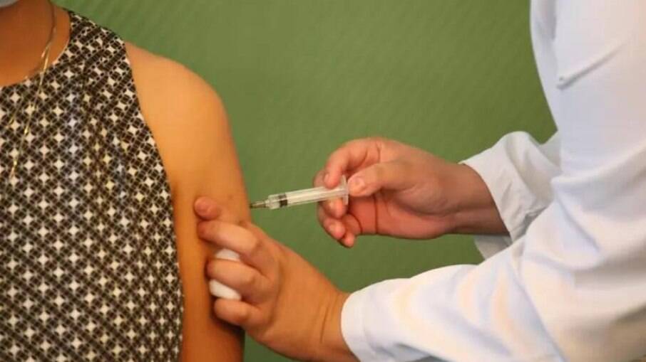 Aproximadamente 850 mil pessoas já foram vacinadas contra a Covid-19 no país