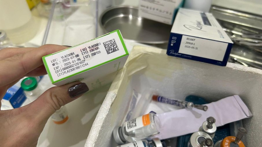 A fiscalização também identificou o uso e armazenamento de produtos vencidos A fiscalização também identificou o uso e armazenamento de produtos vencidos