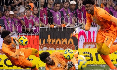 Dorival exalta Hugo Souza: 'Segurança, personalidade e entrega'