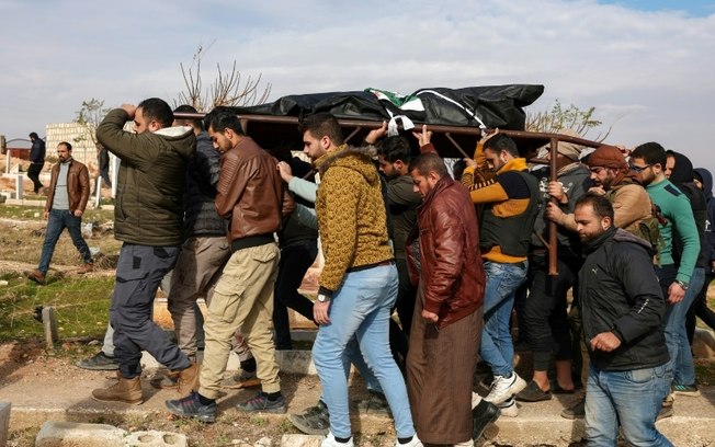 Funeral do fotógrafo sírio Anas Alkharboutli, em 4 de dezembro de 2024 na cidade de Idlib