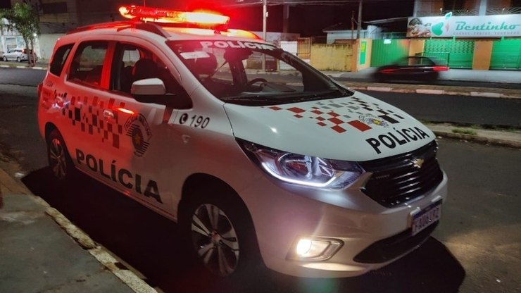 Ladrão é preso após tentar roubar residência e ameaçar PM com bengala no Jardim Santa Clara