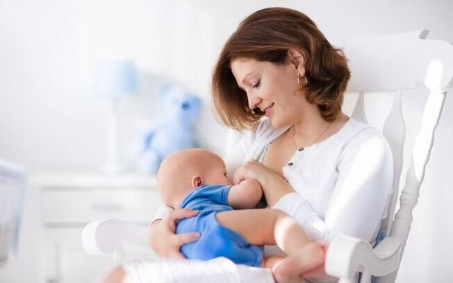 O leite materno é fundamental para o desenvolvimento do bebê e deve ser o alimento exclusivo até os 6 meses