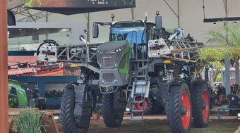 Agricultura%20familiar%20recebe%20refor%C3%A7o%20de%20maquin%C3%A1rios