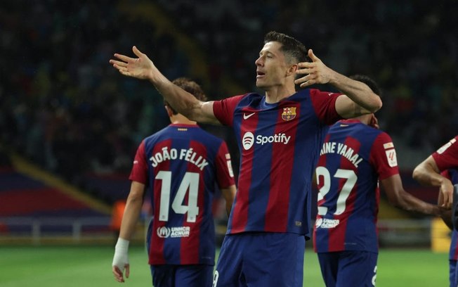 Barcelona vence Valência com hat-trick de Lewandowiski