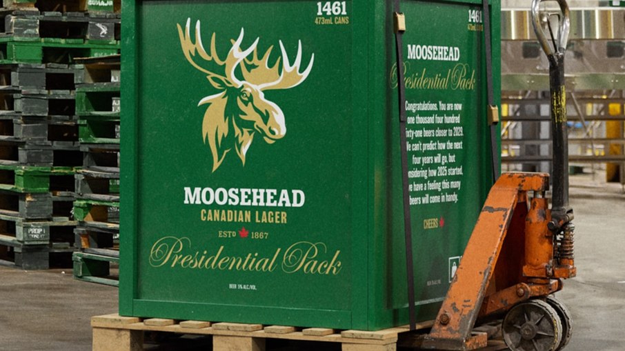 O engradado gigante é vendido no site da cervejaria O engradado gigante é vendido no site da cervejaria