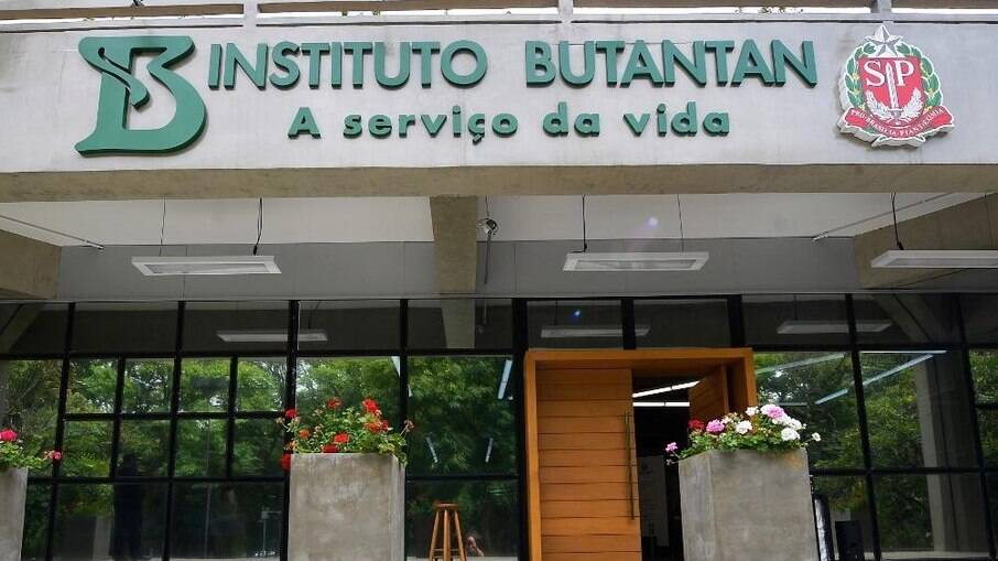 Apenas o Instituto Butantan possui autorização para negociar a vacina CoronaVac em território brasileiro