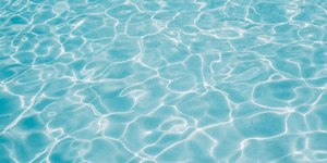 Bebê de 1 ano morre afogado em piscina em Goiás