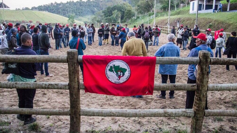 Fazenda ocupada pelo MST Fazenda ocupada pelo MST
