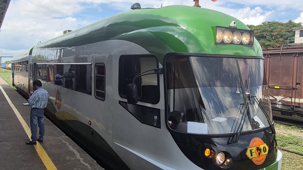 Trem boliviano que vai até a fronteira do Brasil retoma passeios
