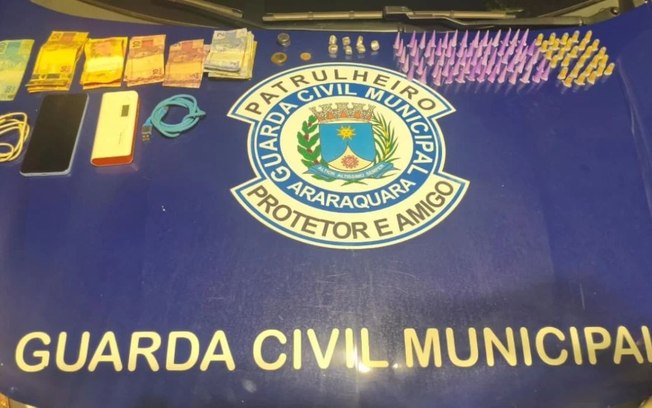 Homem é preso pela GCM com cocaína, crack e maconha no Hortência Homem é preso pela GCM com cocaína, crack e maconha no Hortência