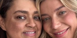 Luiza Possi se emociona ao homenagear a prima Preta Gil
