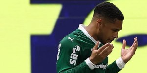 Com 3 gols de Vitor Roque, Palmeiras goleia Inter