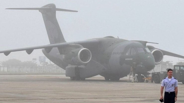 Força Aérea resgata 13 brasileiros que estavam na Venezuela