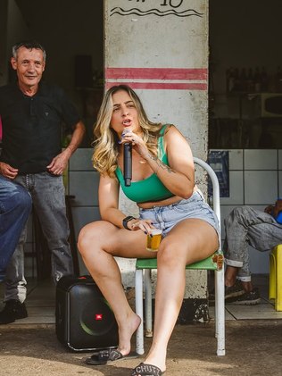 cantora viraliza cantando bon jovi em hit inusitado