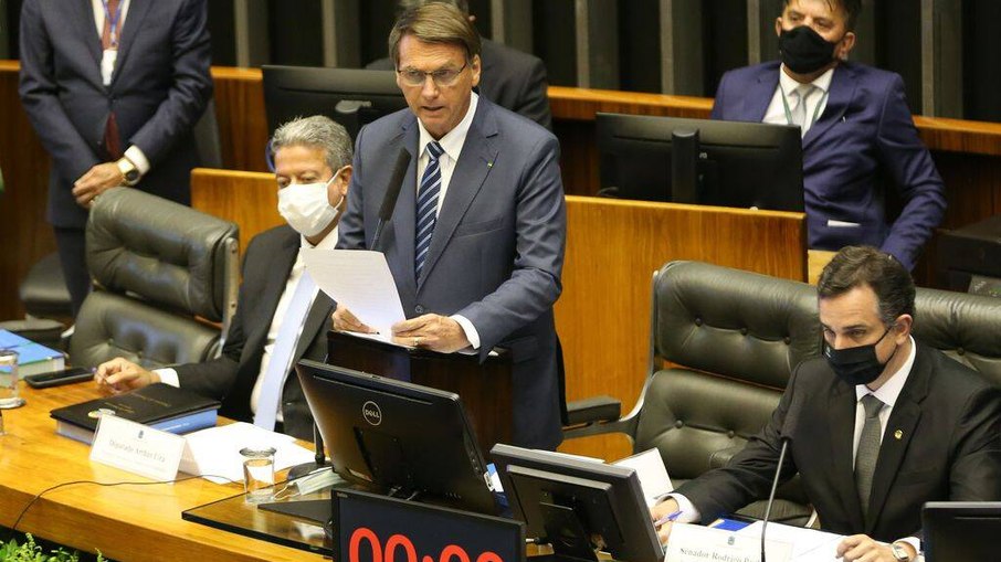 Bolsonaro discursa ao lado de Rodrigo Pacheco e Arthur Lira