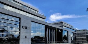 CNJ extingue aposentadoria compulsória como pena máxima para juiz