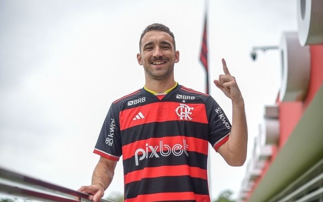 Léo Ortiz é apresentado oficialmente no Ninho do Urubu