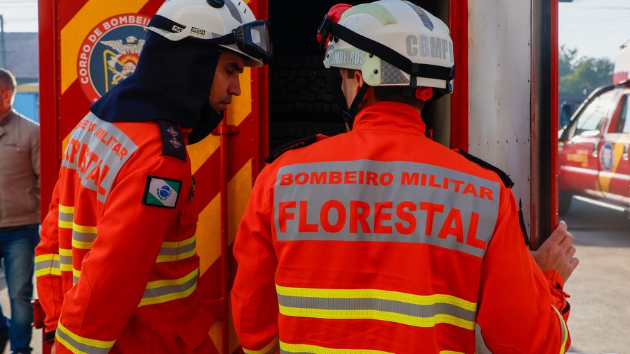 Os 12 bombeiros militares que estão indo para a operação passaram por qualificações para atendimento a desastres, com capacitações e habilidades específicas para esse tipo de atendimento