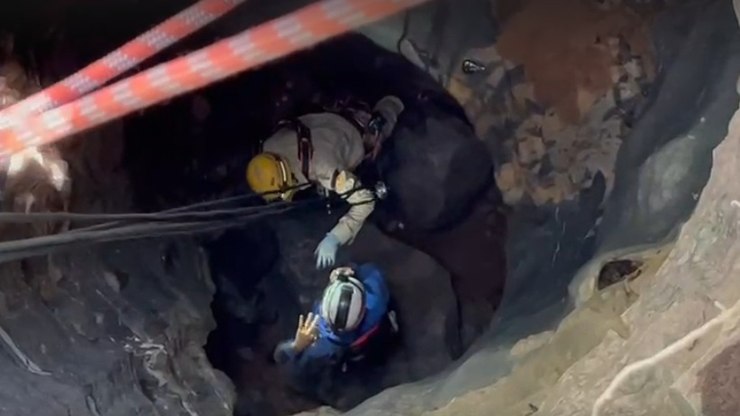 Biólogo da UFMG cai em caverna de 6 metros e mobiliza resgate
