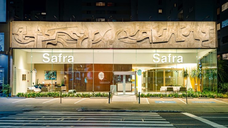 A imponência do Safra não se reflete em seus cartões de crédito