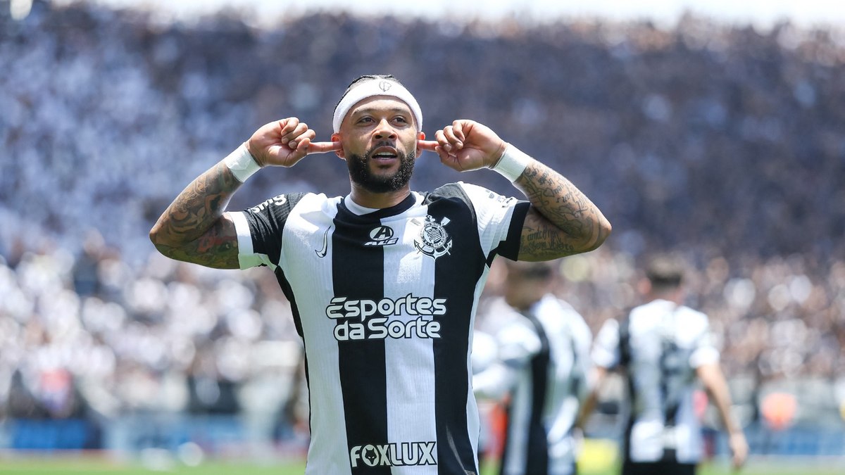 Memphis Depay abriu o placar para o Corinthians