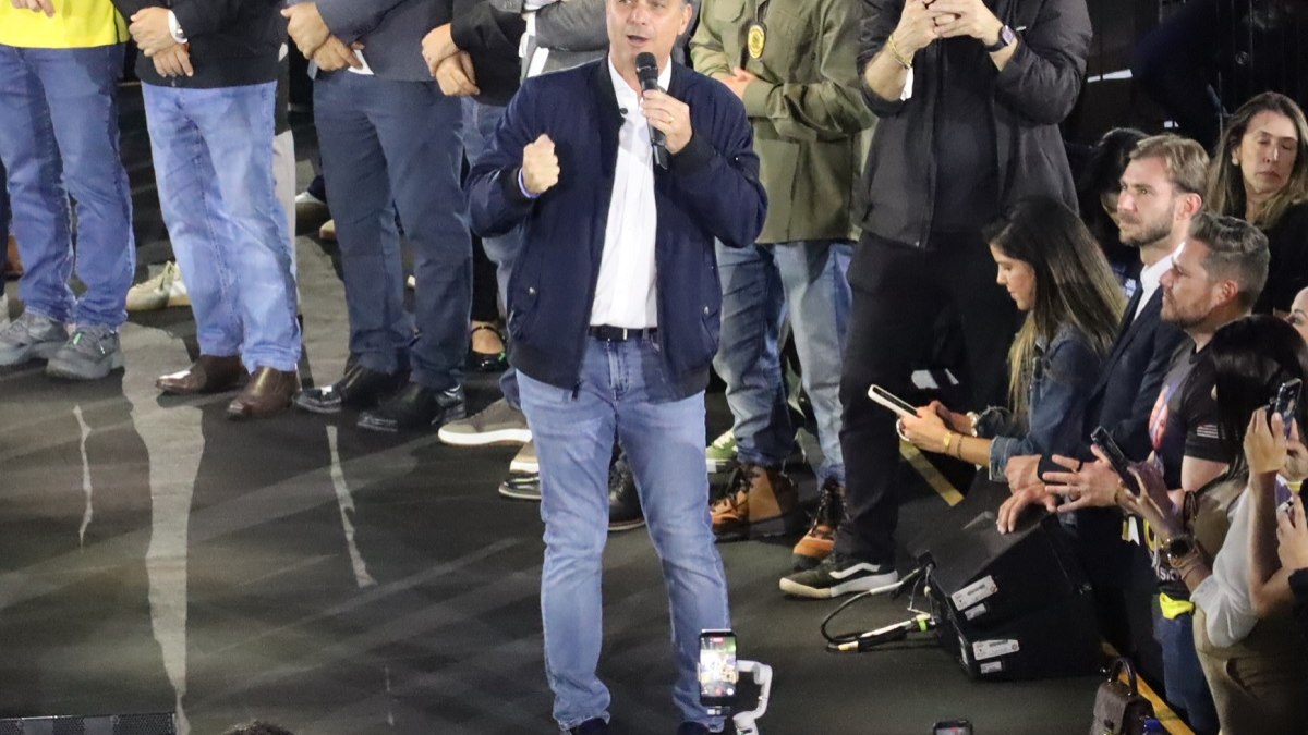 Flávio Bolsonaro é aposta do PL para encabeçar chapa para concorrer o comando do Planalto