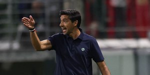 Abel Ferreira desafia City em negociação com joia do Palmeiras