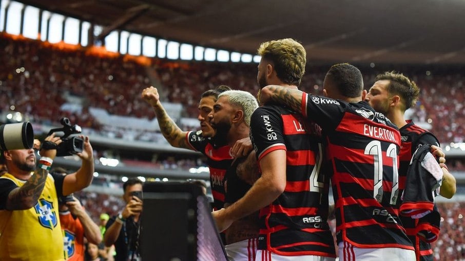 Vitória e Flamengo se enfrentam no Barradão