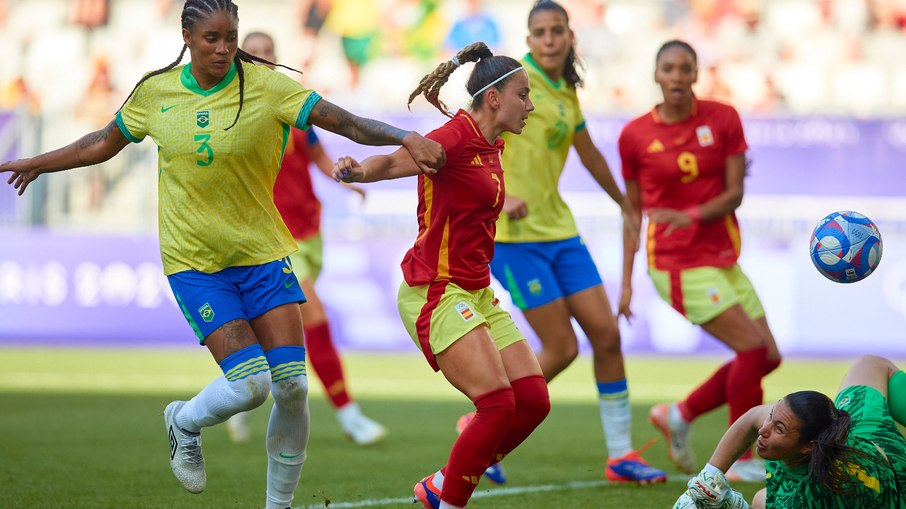 Athenea marcou o primeiro gol da Espanha contra o Brasil