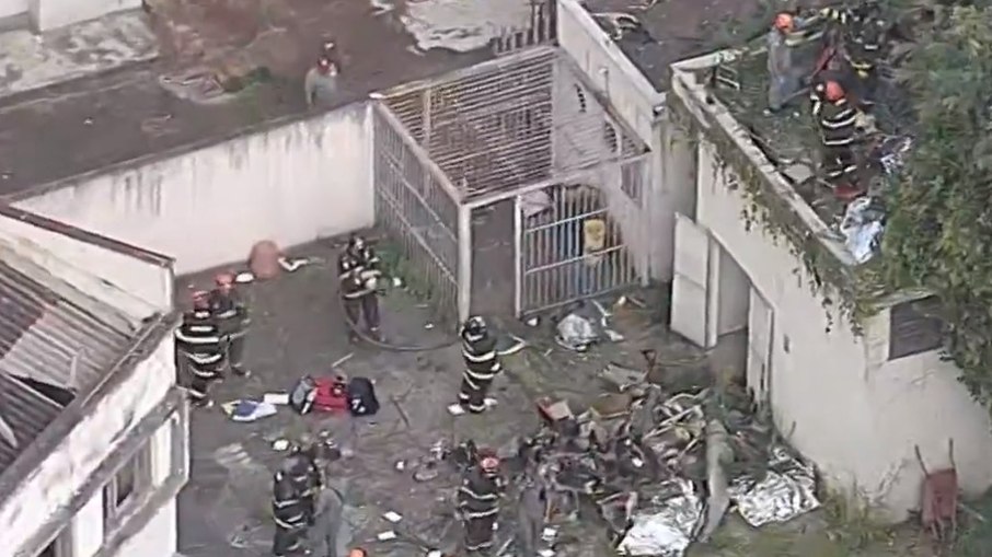 Helicóptero cai na Barra Funda, em São Paulo (17/03/2023)