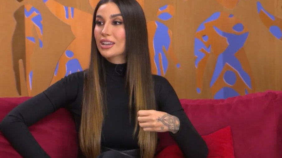 Bianca Andrade se declara pansexual e reclama de apagamento