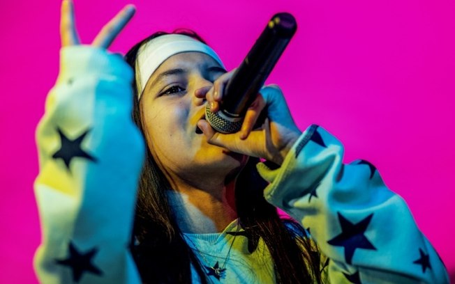 A venezuelana Gabriela Brito, cujo nome artístico é Lela MC, se apresenta durante Festival de hip-hop em Bogotá, Colômbia, em 10 de março de 2024