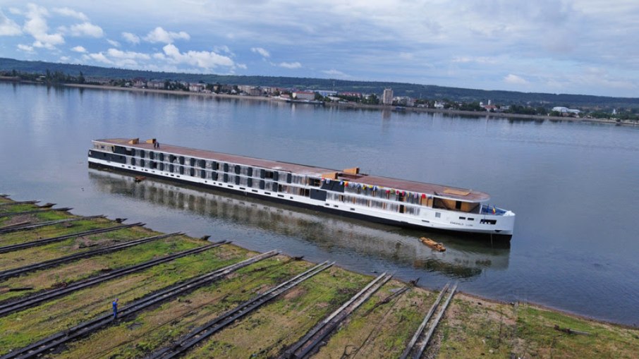 Embarcação Emerald Lumi
