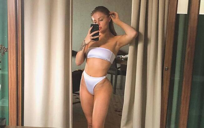 Luísa Sonza arrasa ao postar foto de lingerie branca