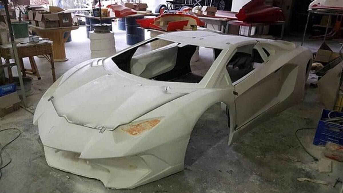 Essa carroceria é uma réplica de Lamborghini Aventador, com preços que passam dos R$ 6 milhões