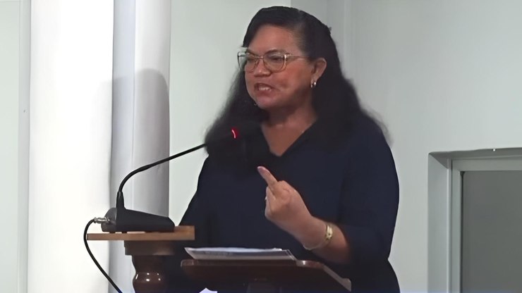 Vereadora defende violência contra a mulher: "Merece apanhar"
